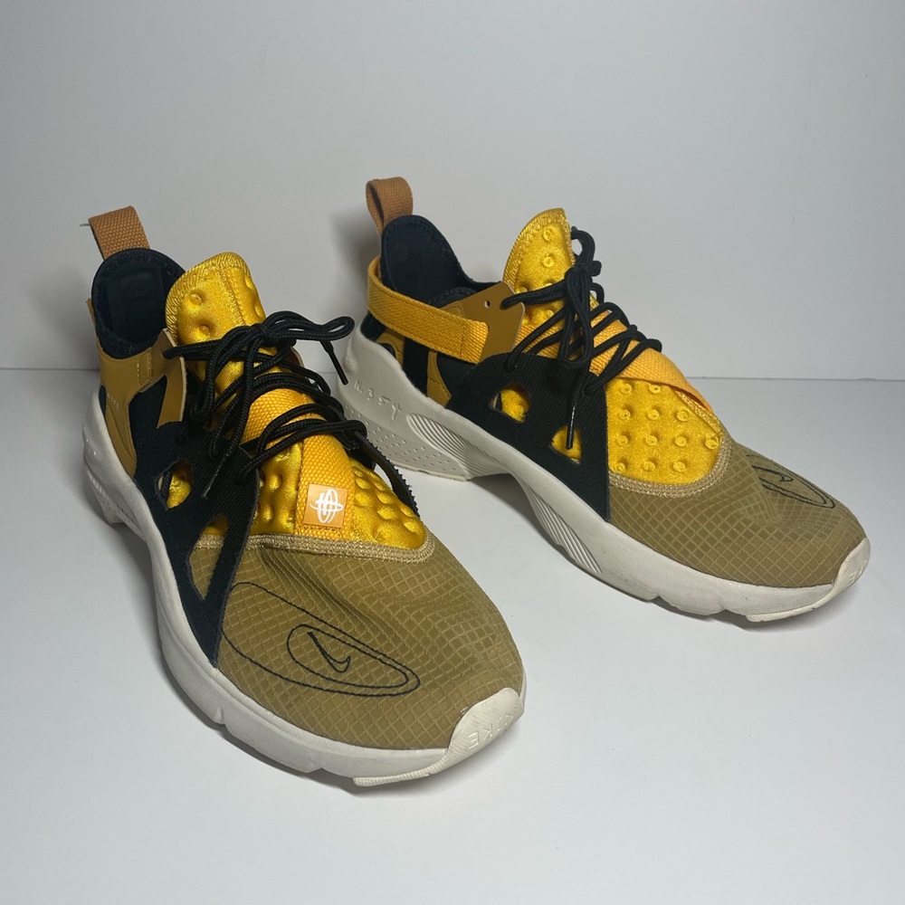 Men’s Nike Huarache Type 2001 Sneaker- Size 11.5